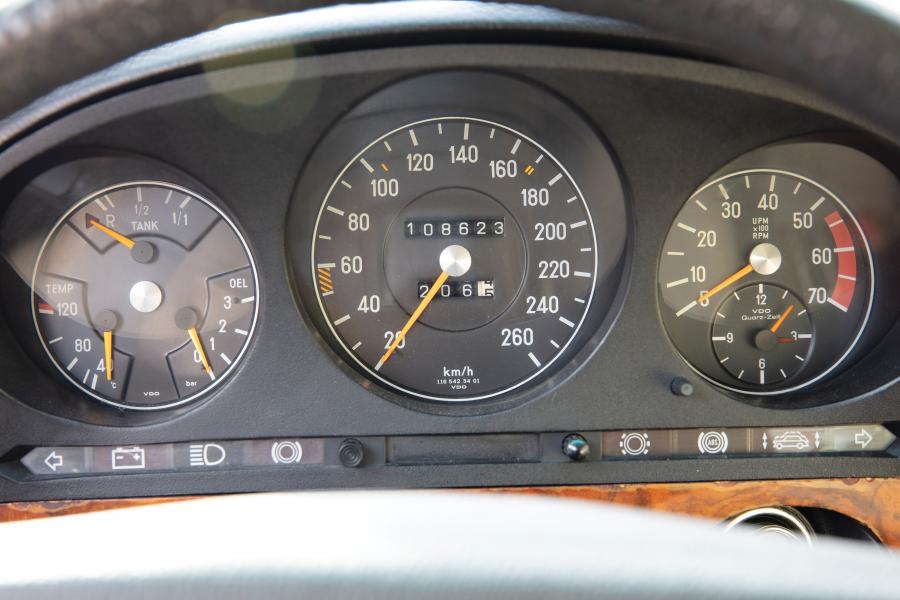 Панель приборов Mercedes-Benz 450 SEL 6.9 (W116) 1979 года  (фото 6 из 36)